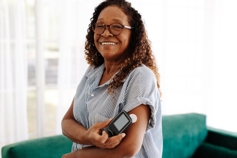 Diabetic woman using a flash glucose monitor.